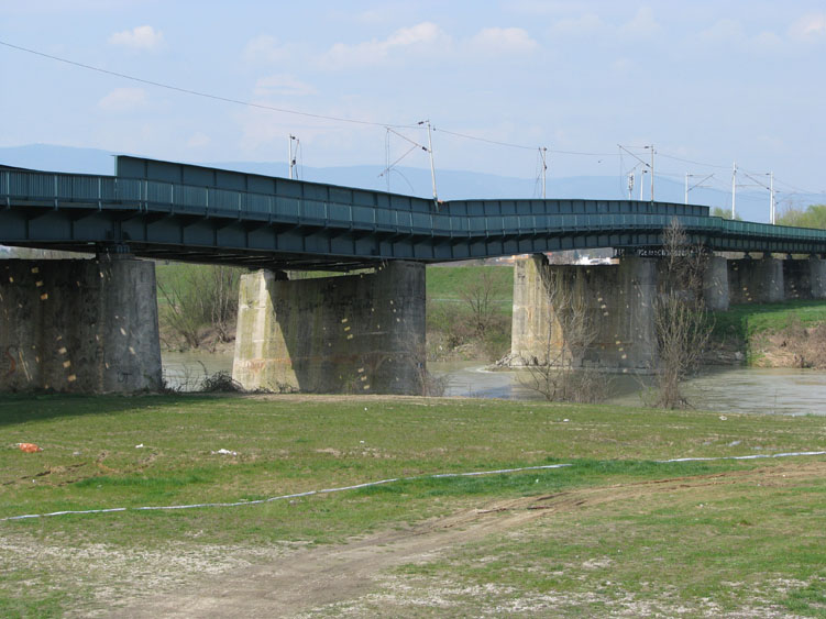 Jakuševački željeznički most nakon propadanja potpornog stupa 2009. godine